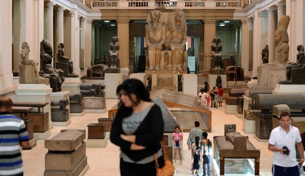 Turistas en el museo egipcio de la capital, El Cairo - Sputnik Mundo