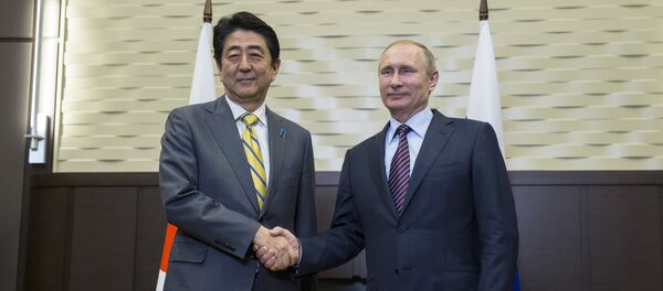 Primer ministro de Japón, Shinzo Abe, y presidente de Rusia, Vladímir Putin (archivo) Primer ministro de Japón, Shinzo Abe, y presidente de Rusia, Vladímir Putin (archivo) - Sputnik Mundo