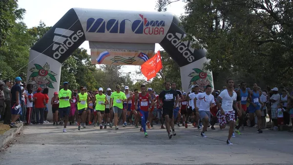 La carrera por la Victoria en La Habana, Cuba - Sputnik Mundo