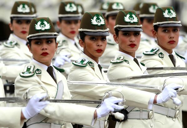 Mujeres guerreras: el uniforme militar femenino de diferentes países del mundo - Sputnik Mundo