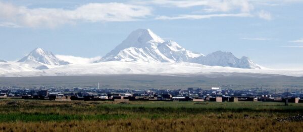 Camino a Copacabana desde La Paz, Bolivia - Sputnik Mundo
