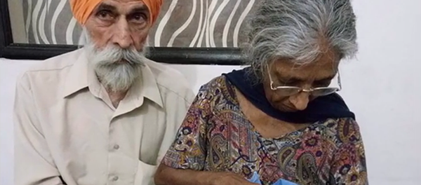 Un pareja de ancianos en India da a luz a su primer hijo - Sputnik Mundo