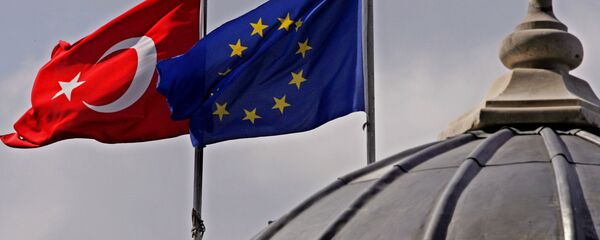 Banderas de la UE y Turquía en Estambul - Sputnik Mundo