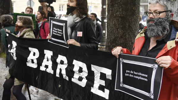 Protesta contra el acoso sexual de mujeres en París - Sputnik Mundo
