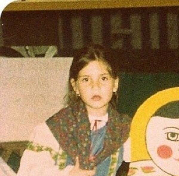 Niña argentina posa con una Matrioshka - Sputnik Mundo