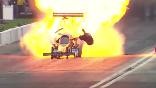 Se registra una de las mayores explosiones en la historia de las 'drag racing' - Sputnik Mundo