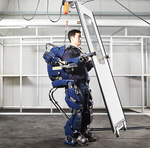 Una de las aplicaciones del 'traje robot' será transportar cargas pesadas - Sputnik Mundo