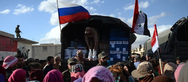 Centro ruso en Siria suministra 1.500 toneladas de ayuda humanitaria a Latakia - Sputnik Mundo
