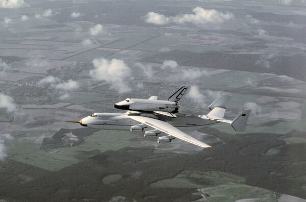 El Antonov An-225 Mriya y la nave espacial Burán - Sputnik Mundo