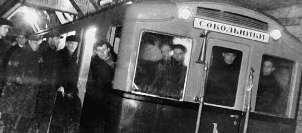 Primer tren del Metro de Moscú - Sputnik Mundo