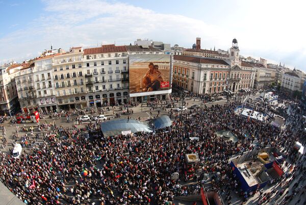 Los manifestantes en la Puerta del Sol, Madrid. - Sputnik Mundo