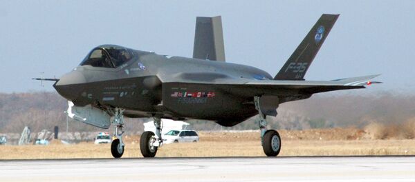 El despliegue del prototipo del F-35 en su primer vuelo en 2006 - Sputnik Mundo