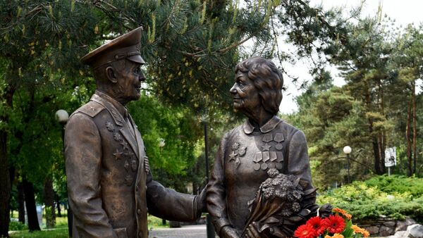 Monumento de los veteranos de la Segunda Guerra Mundial en Kiev, Ucrania - Sputnik Mundo