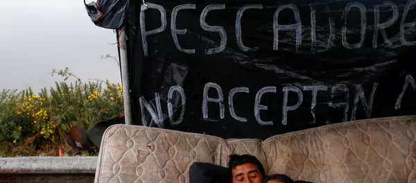Alegría a medias de pescadores chilenos afectados por marea roja tras acuerdo con Gobierno Alegría a medias de pescadores chilenos afectados por marea roja tras acuerdo con Gobierno - Sputnik Mundo