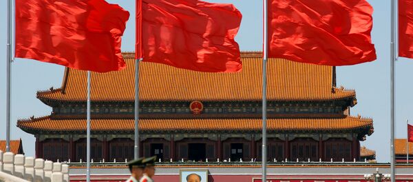 Plaza de Tiananmén donde se ve el retrato de Mao Zedong el día que se cumple medio siglo del inicio de la Revolución Cultural - Sputnik Mundo