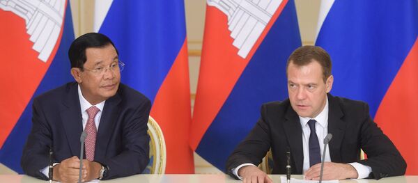 Primer ministro de Camboya, Hun Sen y primer ministro de Rusia, Dmitri Medvedev - Sputnik Mundo
