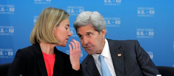 Jefa de la diplomacia europea, Federica Mogherini y secretario de Estado de EEUU, John Kerry - Sputnik Mundo