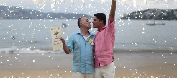 Boda de una pareja gay en Acapulco, México - Sputnik Mundo