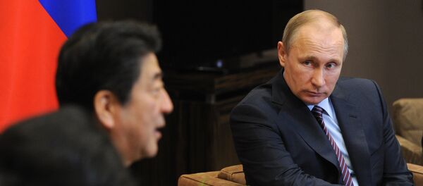 Encuentro del presidente de Rusia, Vladimir Purin, con el primer ministro de Japón, Shinzo Abe, el 6 de mayo de 2016 - Sputnik Mundo