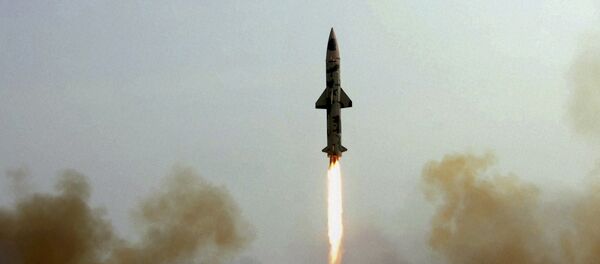 Lanzamiento del misil balístico Prithvi-II (archivo) - Sputnik Mundo