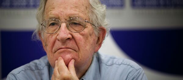 American economic prosperity is inextricably linked to its history of slavery and racial oppression, and fears that black people will take revenge are 'deeply rooted in American culture,' says academic, author and dissident Noam Chomsky in a recent interview with the New York Times. - Sputnik Mundo