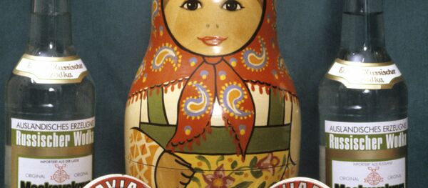Vodka y matrioska - Sputnik Mundo