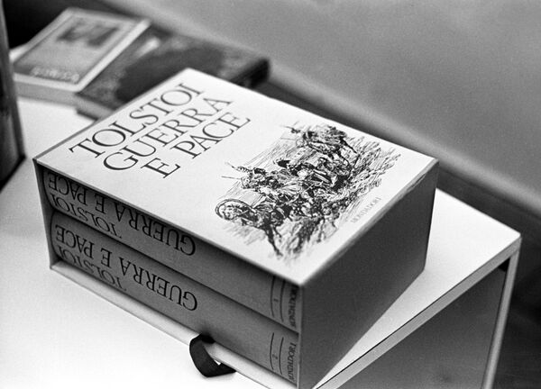 La novela de León Tolstói Guerra y Paz - Sputnik Mundo