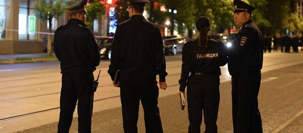 Los agentes de la policía rusa cerca del banco. Los agentes de la policía rusa cerca del banco. - Sputnik Mundo