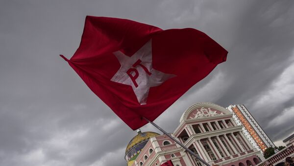 Bandera del PT - Sputnik Mundo