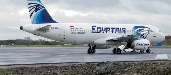 Un avión de EgyptAir, Airbus A320-232 - Sputnik Mundo
