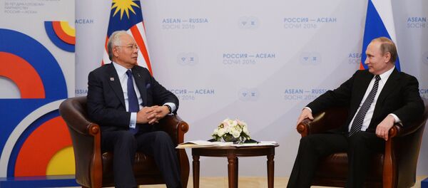 Primer ministro de Malasia, Najib Tun Razak y presidente de Rusia, Vladímir Putin - Sputnik Mundo