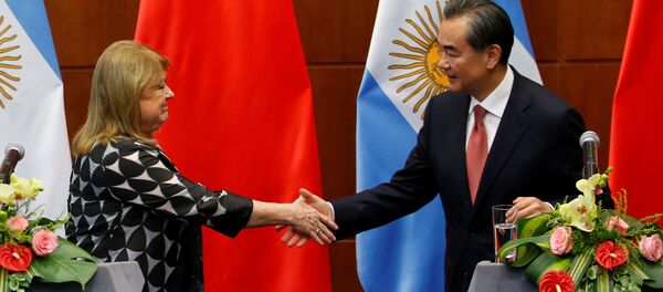 Ministra de Exteriores de Argentina, Susana Malcorra, y canciller de China, Wang Yi - Sputnik Mundo