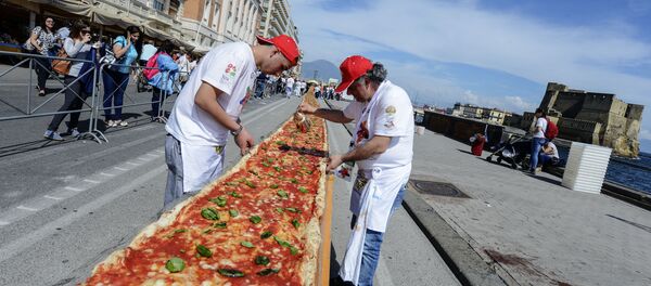 La pizza más larga del mundo - Sputnik Mundo