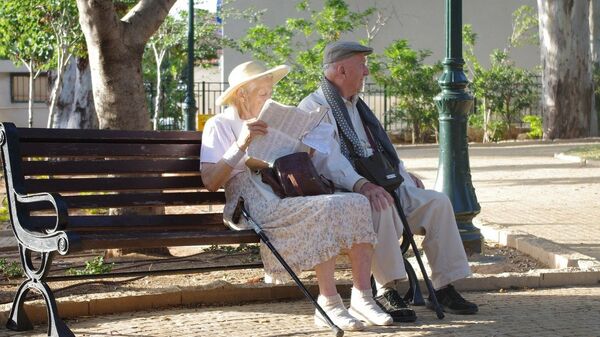 Ancianos (imagen referencial) - Sputnik Mundo