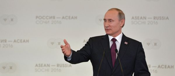 Vladímir Putin, el presidente de Rusia, durante la sesión plenaria de la cumbre de ASEAN Vladímir Putin, el presidente de Rusia, durante la sesión plenaria de la cumbre de ASEAN - Sputnik Mundo