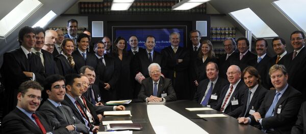 Un grupo de abogados de varios paises - Sputnik Mundo