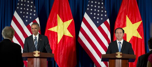El presidente de EEUU, Barack Obama, y Tran Dai Quang, el presidente de Vietnam - Sputnik Mundo