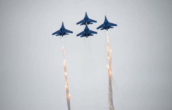 El arte de volar: aniversario de los grupos Strizhí y Vítiazi - Sputnik Mundo