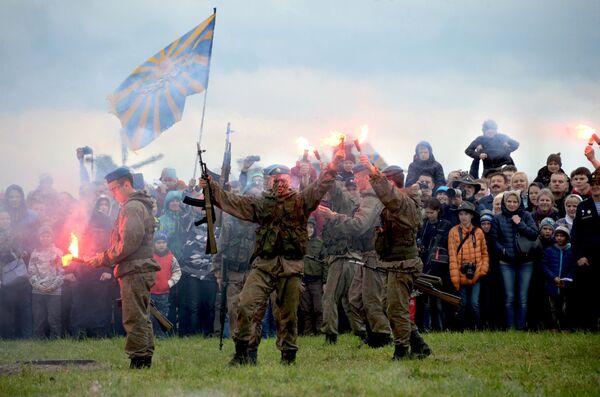 El arte de volar: aniversario de los grupos Strizhí y Vítiazi - Sputnik Mundo