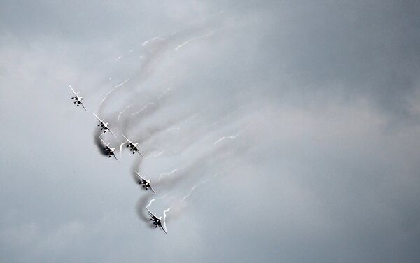 El arte de volar: aniversario de los grupos Strizhí y Vítiazi - Sputnik Mundo