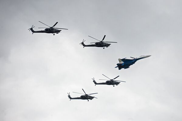 El arte de volar: aniversario de los grupos Strizhí y Vítiazi - Sputnik Mundo