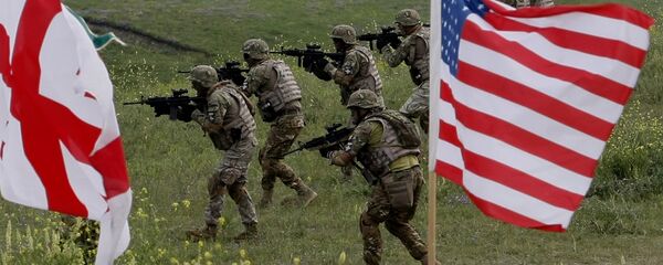 Soldados de Georgia y EEUU durante ejercicios conjuntos en el polígono de Vazisubani - Sputnik Mundo