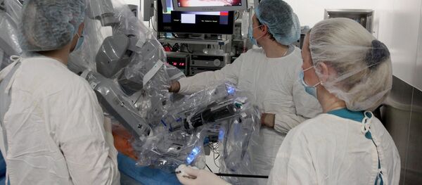El robot cirujano Da Vinci - Sputnik Mundo