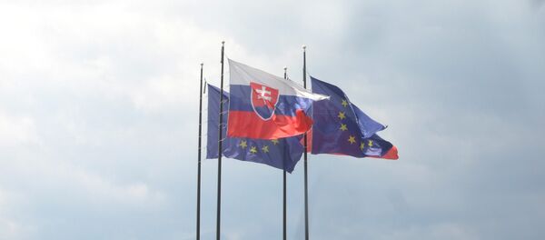 Banderas de Eslovaquia y la UE - Sputnik Mundo