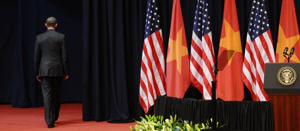 Barack Obama, el presidente de EEUU, durante su visita a Vietnam - Sputnik Mundo
