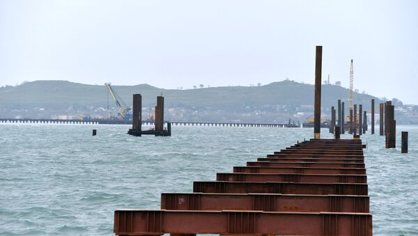 La construcción del puente de Kerch en Crimea - Sputnik Mundo