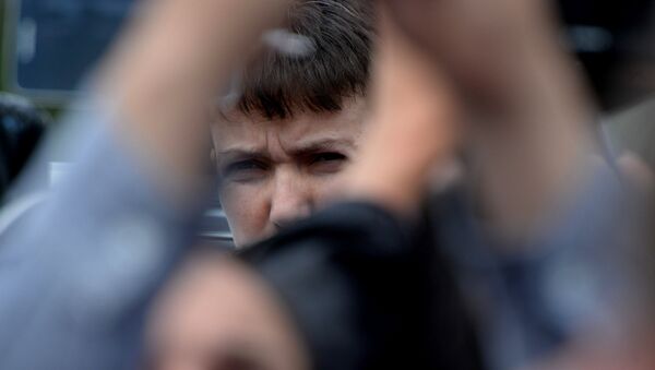 Nadezhda Sávchenko en el aeropuerto internacional Boríspol en Kiev Nadezhda Sávchenko en el aeropuerto internacional Boríspol en Kiev - Sputnik Mundo