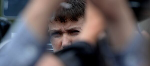 Nadezhda Sávchenko en el aeropuerto internacional Boríspol en Kiev Nadezhda Sávchenko en el aeropuerto internacional Boríspol en Kiev - Sputnik Mundo