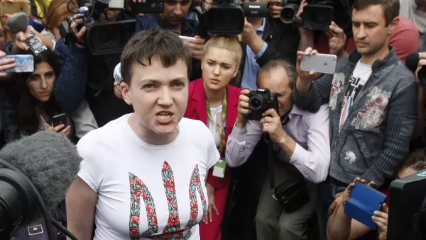 Nadezhda Sávchenko en el aeropuerto internacional Boríspol en Kiev - Sputnik Mundo