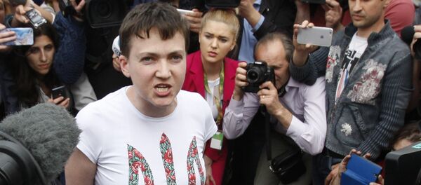 Nadezhda Sávchenko en el aeropuerto internacional Boríspol en Kiev - Sputnik Mundo